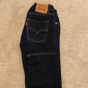 Levis jeans  - ett par levis jeans barn storlek, 510 skinny tror att dom passar till folk runt 1,55-1,60 