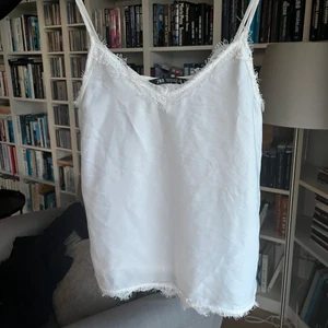 Zara linne - Super fint och sött linne från zara. Storlek S. Använt ca 1 gång, bra skick. 💕💕