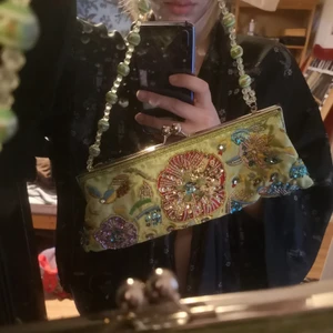 Grön skön handväska  - Liten somrig  handväska med pärlor och paljetter