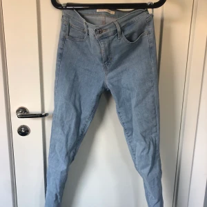 High Rise super skinny Levis jeans - High Rise super skinny Levis jeans i storlek W25! Använda ett fåtal gånge, 250 kr + frakt