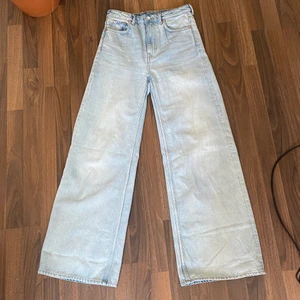 Weekday byxor High rise wide - Köpte från Zalando men det är weekday för 250 kr för ksk 2 veckor sen, säljer för minst 200. Storlek 26/34, ljusblå o knappt använda ens. Kp för extra info & frågor. 