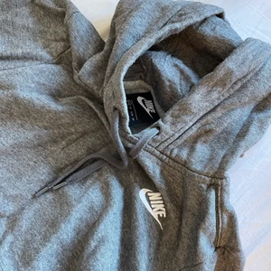 Nike tjock tröja - Denna tjock tröjan är för liten för mig, använd få gånger 