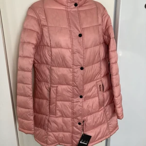 Barbour jacka i stl 38.  - Barbour vår /höst jacka i ny skick. Model är ”vinter tartan ”