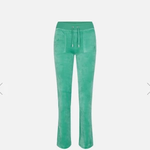 Söker Juciy couture i xxs - Hör gärna av er om ni har i dem färgerna! Skrev bara något pris för måste göra det men a 🫶🏽