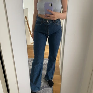 Raka Jeans - Säljer mina förstora favoritjeans. Raka i benen och väldigt bra i längd (är 173)🤍