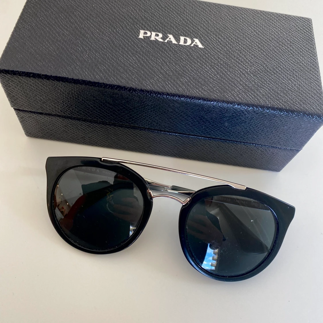 Prada solglasögon  - 90