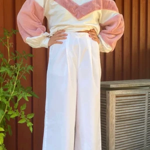 Vita byxor - Vita byxor (märke?) använda endast en gång, förra valborg. Strl s. Första två är lånade bilder!