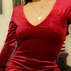 Festklänning - vinröd velour  - Storlek M men passar också S