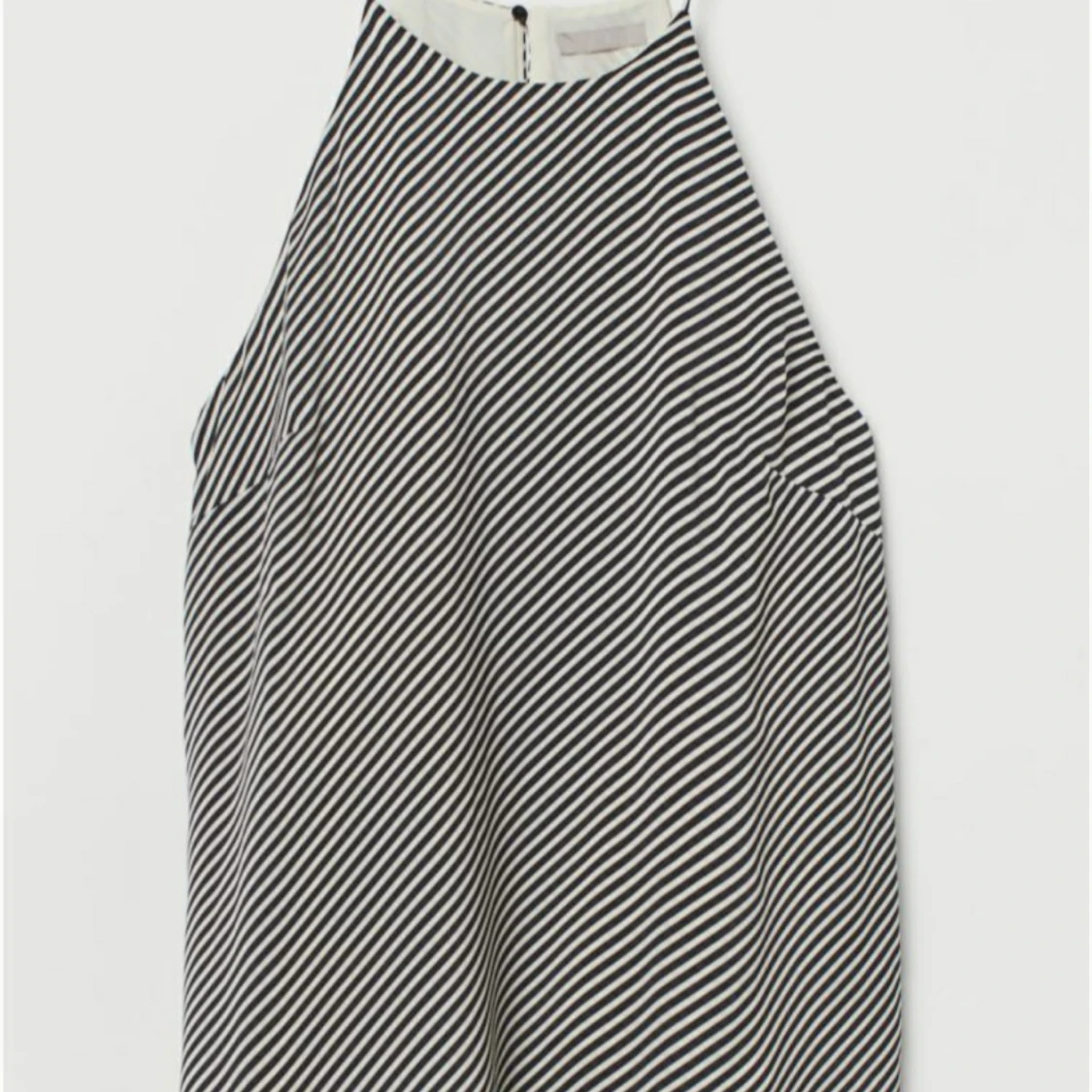 Slutaåld topp från h&m, med prislappen.