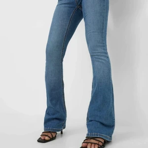 Low waist jeans  - Säljer ett par helt nya oanvända lågkostnadsländer jeans eftersom det inte är min stil, nypris 360kr jag läker för 150kr. Köparen står för frakten! Jag ansvarar inte för postens slarv!