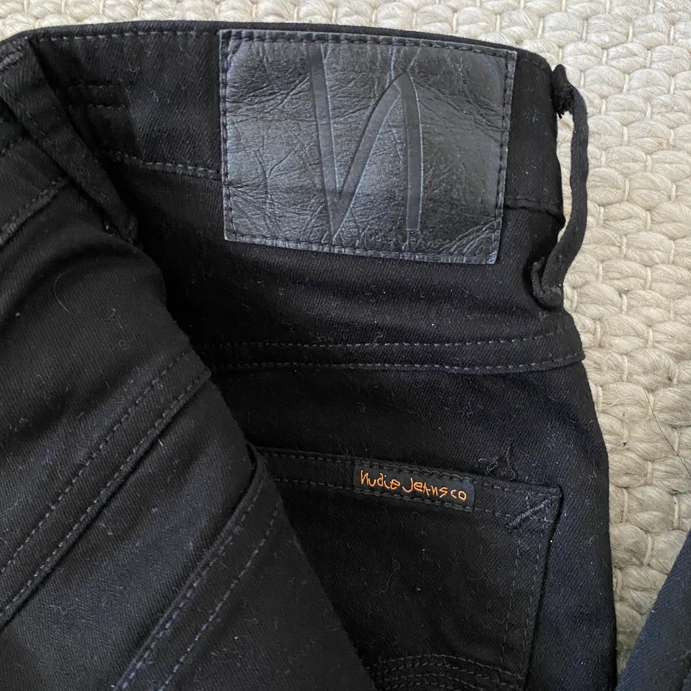 Nudie Jeans som aldrig är använda, svarta tights i storlek 27/32! Nytt skick. Jeans & Byxor.