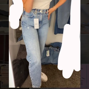 Gina mom jeans - Inte använt mycket alls, är i väldigt bra skick, strl XS. Ordinarie pris 599kr, mitt pris 299kr