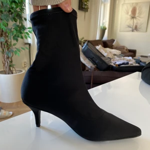 Strump klackar - Klackaskor från NAKD i storlek 38. Köpta begagnade men ser helt nya ut! 