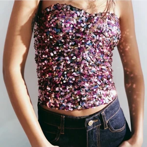 Glittrig topp från Zara - Storlek S, använts endast en gång och är i toppen skick. ✨ OBS: läs min profil