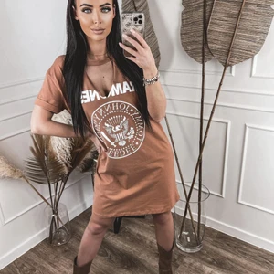 Klänning med tryck - Helt ny klänning- utförsäljning av en butik