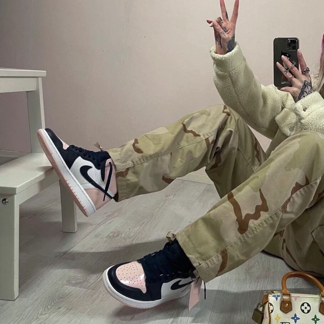 Jordan 1 retro high atmosphere  - 90