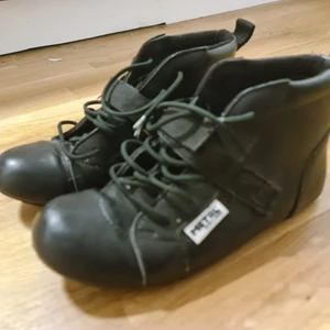 Metal lyfta skor - Lyftar skor för tyngdlyftning/ träning på gym. Nypris var 1700. Använd några gånger