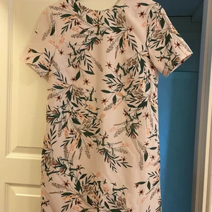 Klänning  - Sommarklänning i storlek Xs. Oanvänd.