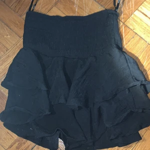 Svart SHEIN kjol i stl xs - Kjol från SHEIN (svart) 