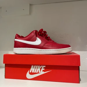 Nike Court Vision - Röda Nike Court Vision. Använda 2ggr. 