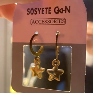 Stjärn örhängen  - Fina guldiga örhängen 💫 inte äkta guld frakt 13 kr