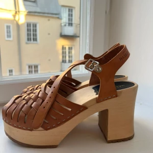 Swedish Hasbeens - Swedish hasbeens klackskor, storlek 38. Sparsamt använda.
