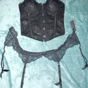 Jättefina underkläder  - Supersexiga och vackra underkläder säljes. Endast provad men har så otroligt många så gör mig av med detta set. Passar en XS-S. 150kr plus frakt 