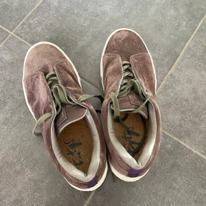 Eytys skor - Kollar intresset för mina Eytys Doja. Sparsamt använda så superfint skick! Säljer då de tyvärr är lite för små för mig. 