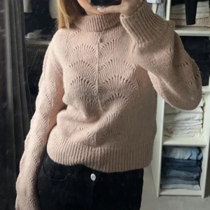 Stickad tröja - Ljusrosa stickad tröja från Gina tricot