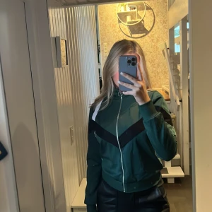 Kofta - Tunn bomberjacka (ish)😍