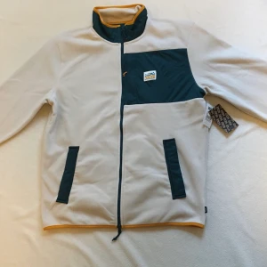 Oanvänd Vans Flis L  - Fel storlek för mig. Cool vans flis i storlek L. Helt oanvänd :) 