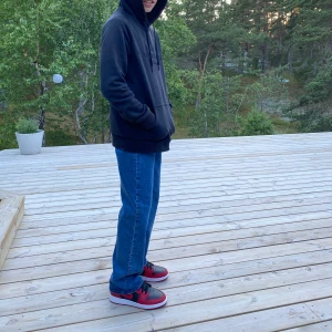 Levis Ribcage Straight - Ett par riktigt fina Levis jeans. Sparsamt användna, mycket fint skick. Inga fläckar eller hål. Storlek W27 L27. 