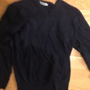 J.LINDEBERG, tröja, grå, storlek M - J.Lindeberg tröja, grå, storlek M men för liten för mig. Mer som S 