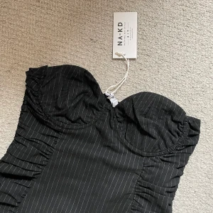 Klänning från nakd  - Helt ny oanvänd klänning från nakd. Super snygg och skön klänning. Storlek 36 och nypris är 299kr säljer för 200kr då den aldrig är använd, prislapp är kvar
