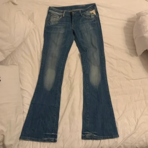 Replay jeans - Lågmidjade bootcut replay jeans i storlek w29 L32