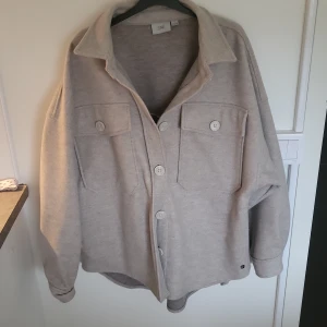 Jacka  - Använd fåtal gånger. 
