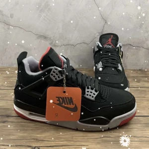 Air Jordan 4 Retro Bred - Alla storlekar!  Kvitto medkommer Stock-X verifierade Frakten står vi för.  Hör av er !