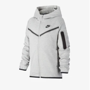 Nike tech  - Här är min Nicke tech fleece jag hade lagt upp på mitt andra konto men inte kommer inte på längre den är iaf som ny.
