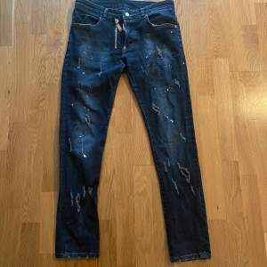 Dsquared 2 Jeans BLACK ( ÄKTA ) Cond 9/10 Storlek 44