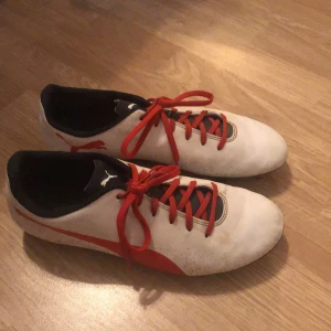 Fotbollsskor  - Fotbollsskor från puma. Köparen står för frakten❣️
