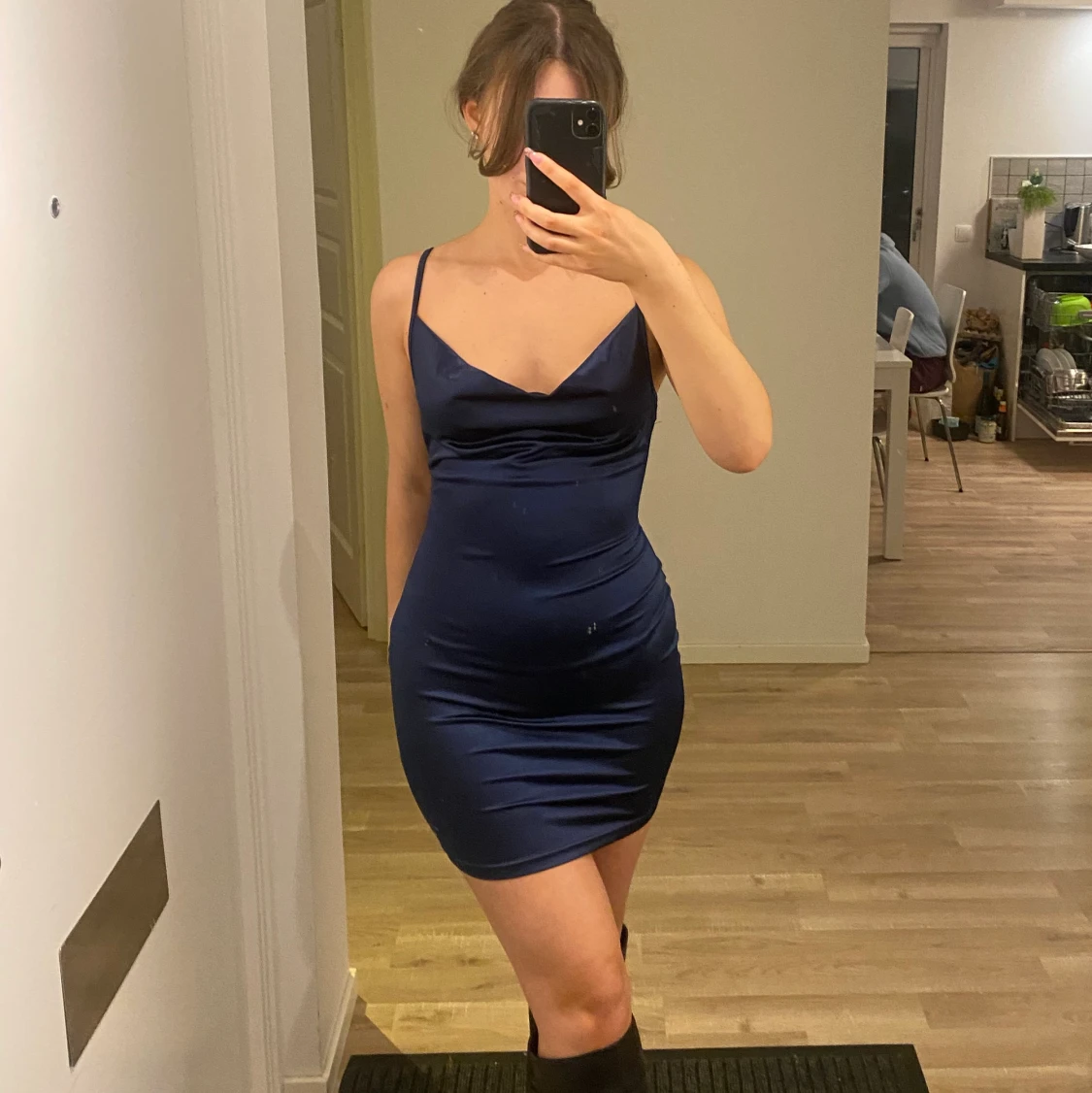 Blå satin klänning 