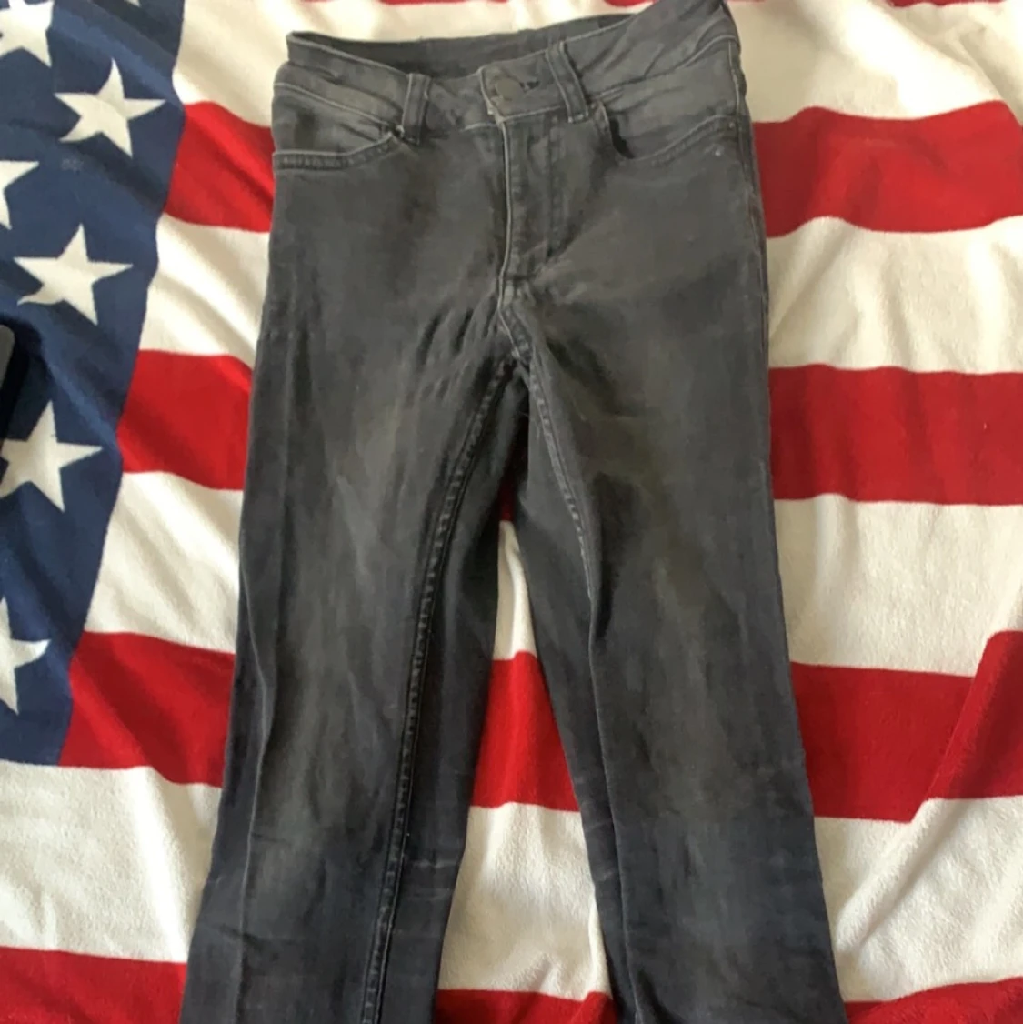 Svarta jeans Monki strl 25