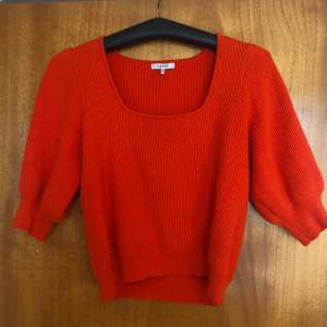 Orange/röd fin tröja från Ganni, fin kvalitet och i bra skick. Strl M