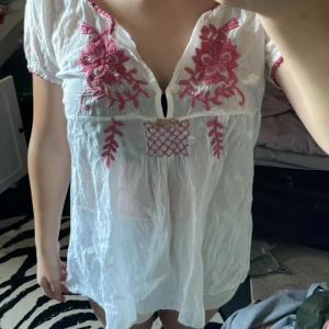 Odd Molly blus  - Säljer en kort armad odd Molly blus. Aldrig använd 