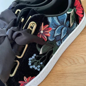 Puma Sneakers  - Mycket bra skick. Använda 1-3 gånger.