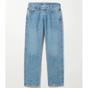 weekday jeans  - Hej, jag säljer ett par arrow jens från weekday som tyvärr är för små. Det är storlek 25/30 och dom har aldrig använts! Original pris 500