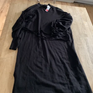 Stickad lång klänning 20kr  - En fin stickad lång klänning 