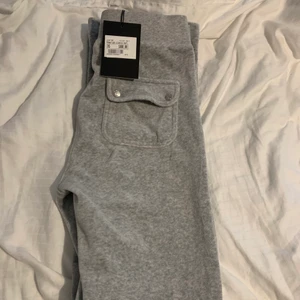 Juicy couture  - Säljer byxorna för att jag vill köpa en mindre storlek, dem är endast använda en gång och det var när jag testa dem. (Skriv privat för mer bilder, stl xs men passar nog s)