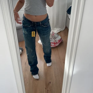 jeans - lågmidjade oanvända jeans, nupris 1199kr men jag säljer för 300