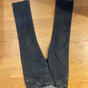 Lågmidjade jeans - Snygga lådmidjade jeans med bootcut, passar mig som e 166
